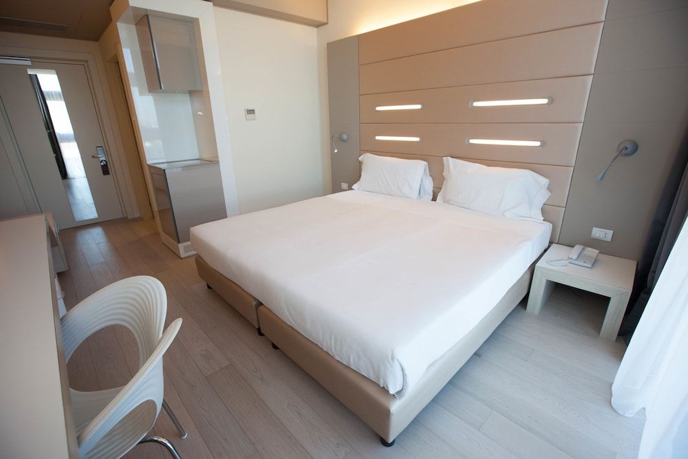 Best Western Plus Net Tower Hotel Padova Standard Room, 1 Queen Bed, Non Smoking 2