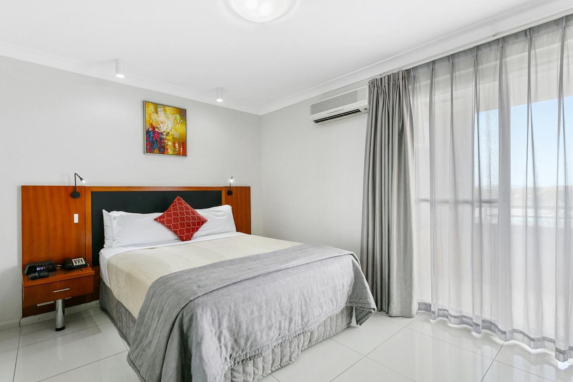 1 Queen Bed, 2 Single Beds, Suite, Nonsmoking, Upgrade
