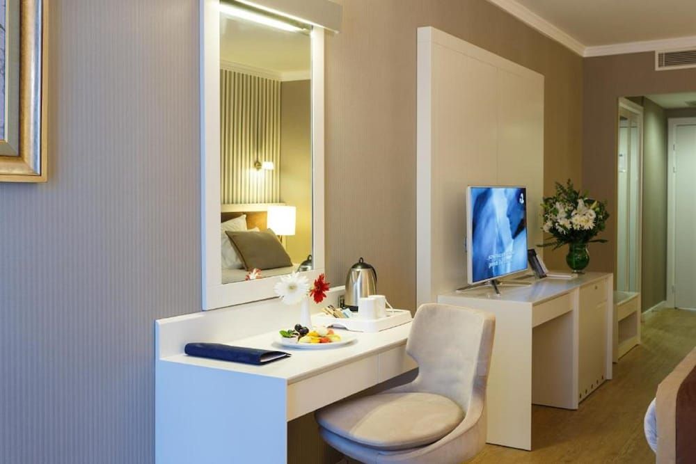 ByOtell Hotel Istanbul Quadruple Room 5