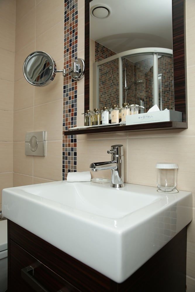 ByOtell Hotel Istanbul Quadruple Room 2