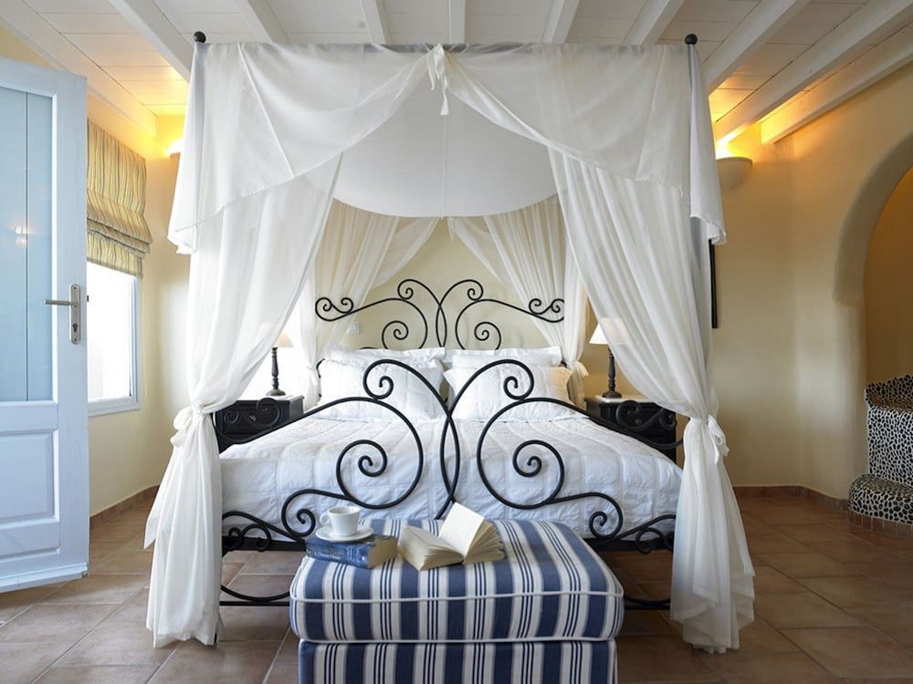 Suites of the Gods Cave Spa Master Suite Caldera View