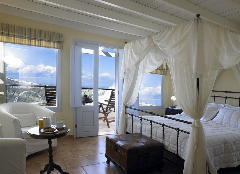 Suites of the Gods Cave Spa Master Suite Caldera View 3