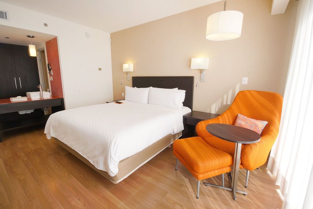 Fiesta Inn Express Ciudad Obregón Deluxe Room, 1 King Bed 4