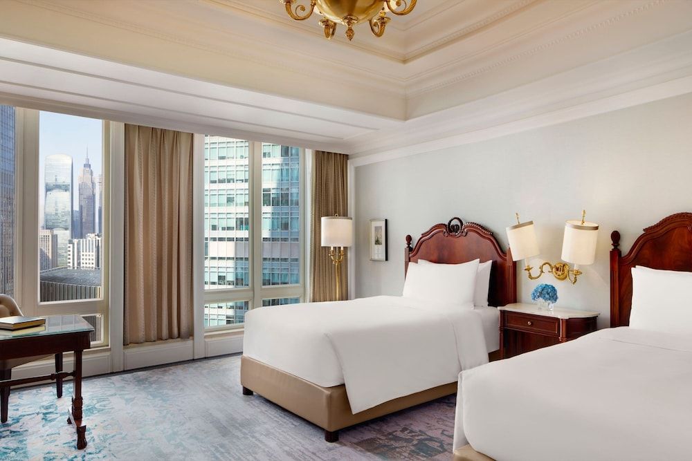 Club Room, 2 Twin Beds, City View