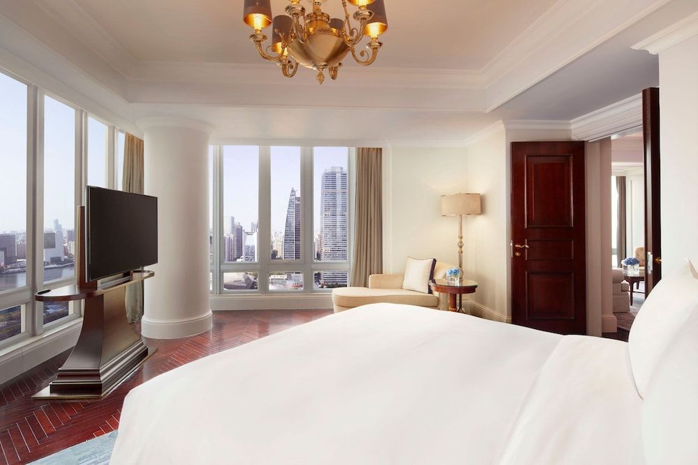 Club Suite, 1 Bedroom, Tower (Club Canton Tower River View Suite)