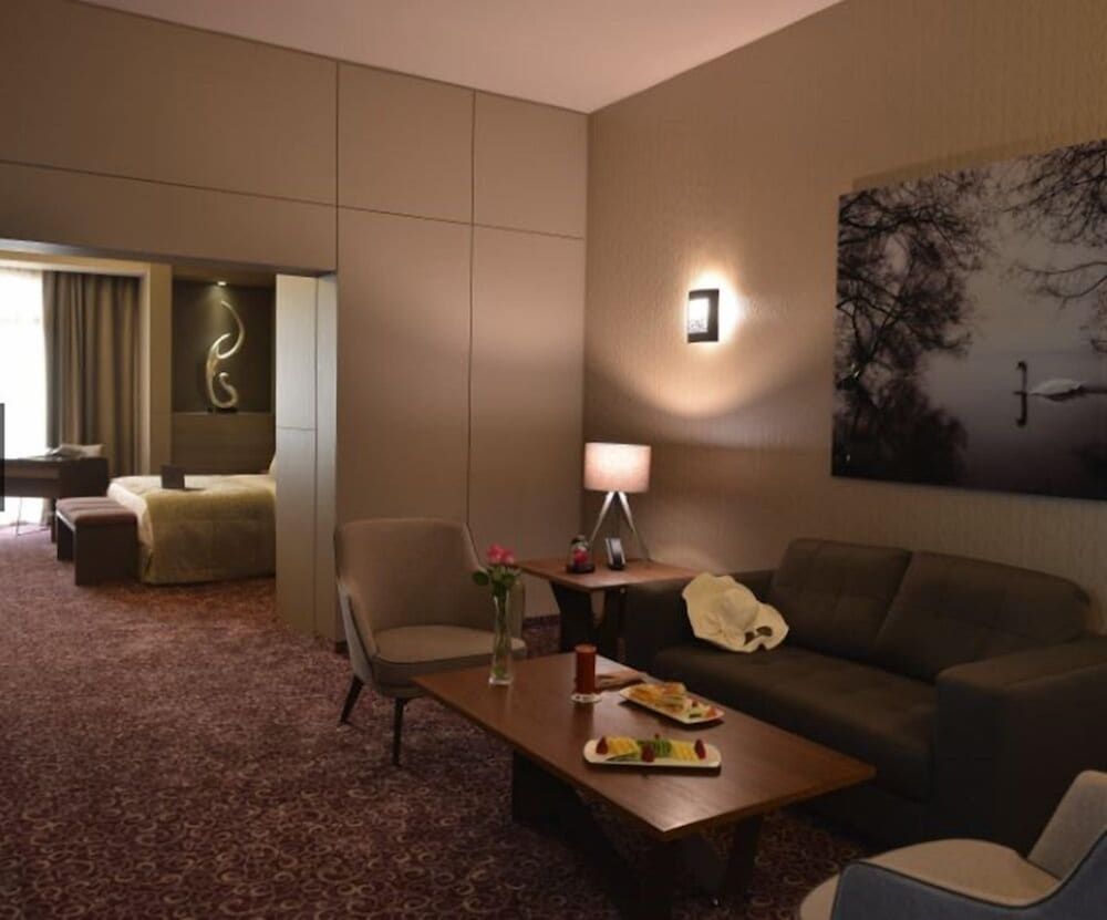 Ambassador Suite Club, Balcony