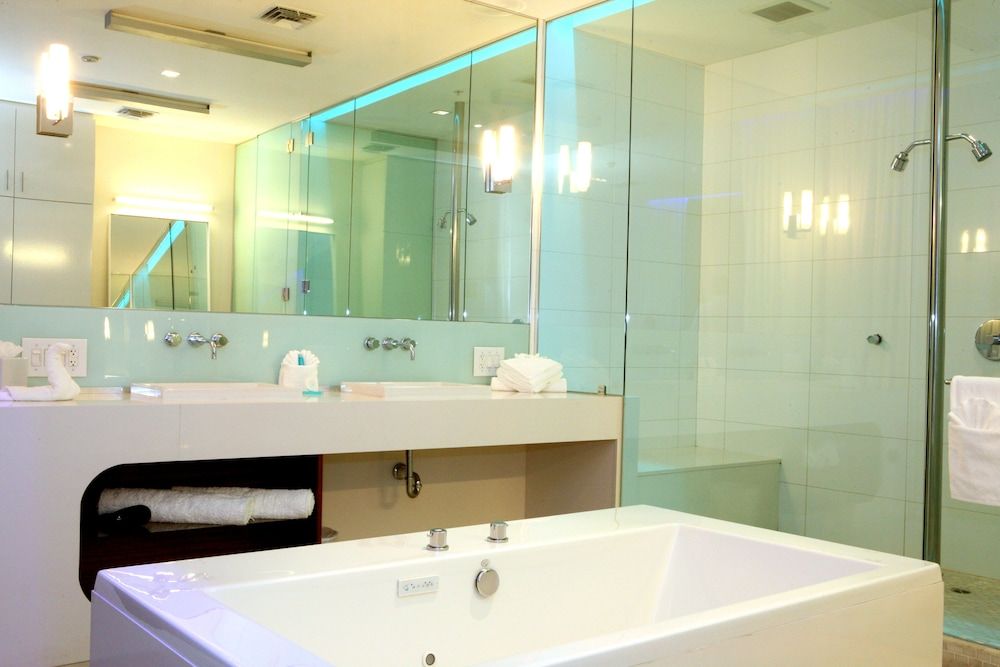 Heat Hotel Suite, 1 King Bed (Inferno)