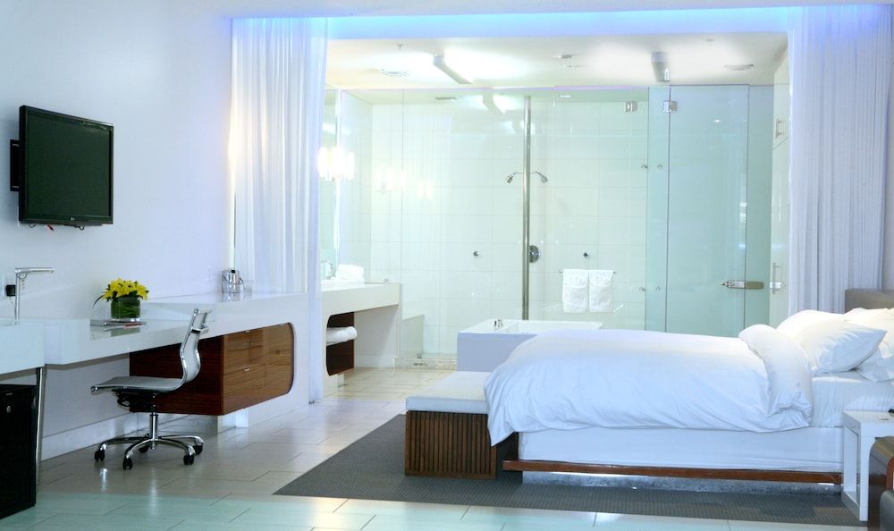 Heat Hotel Suite, 1 King Bed (Inferno) 2