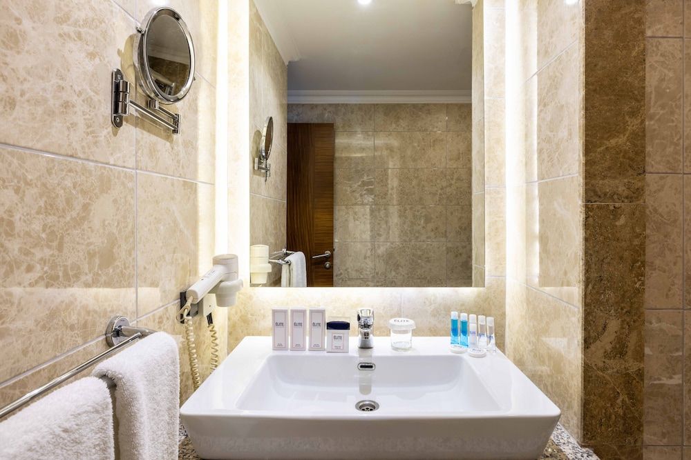 Elite Hotel Dragos Double or Twin Room 8