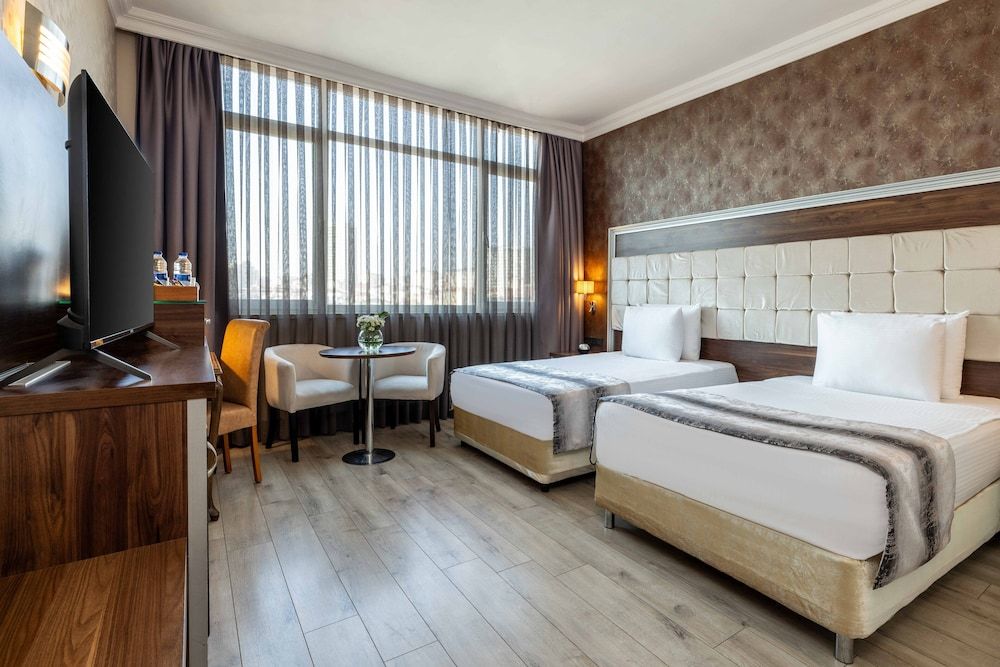 Elite Hotel Dragos Double or Twin Room 5