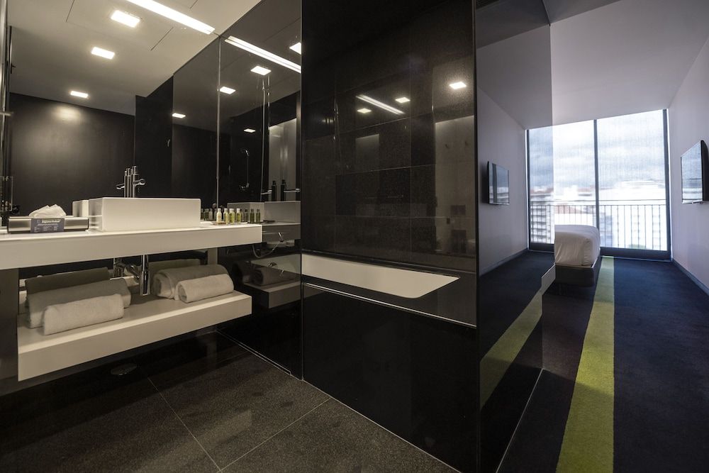 DoubleTree by Hilton Hotel Lisbon - Fontana Park Twin Guest Room 7