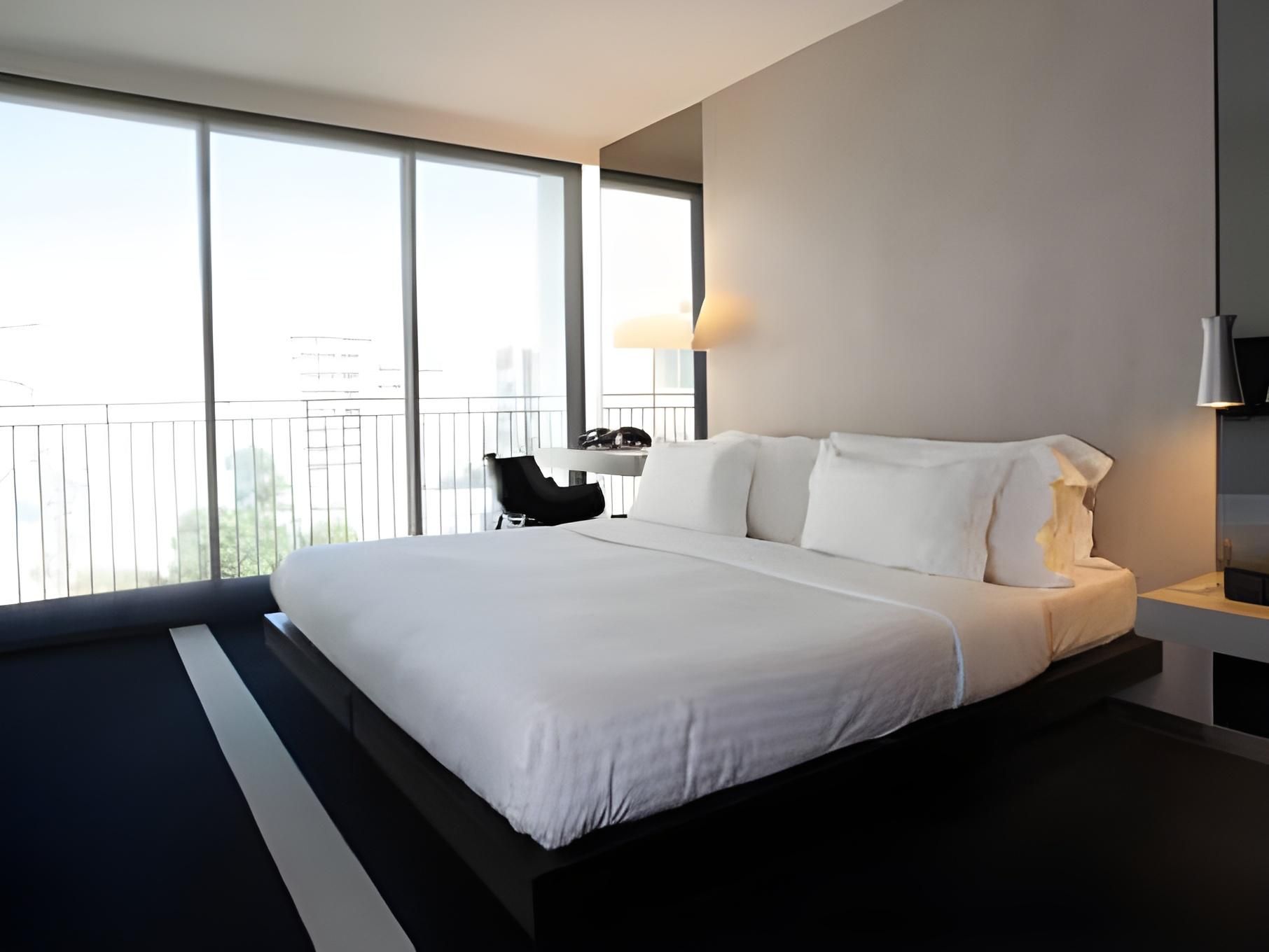 King Room with Street View