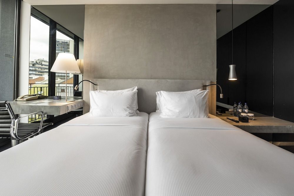 DoubleTree by Hilton Hotel Lisbon - Fontana Park Twin Guest Room