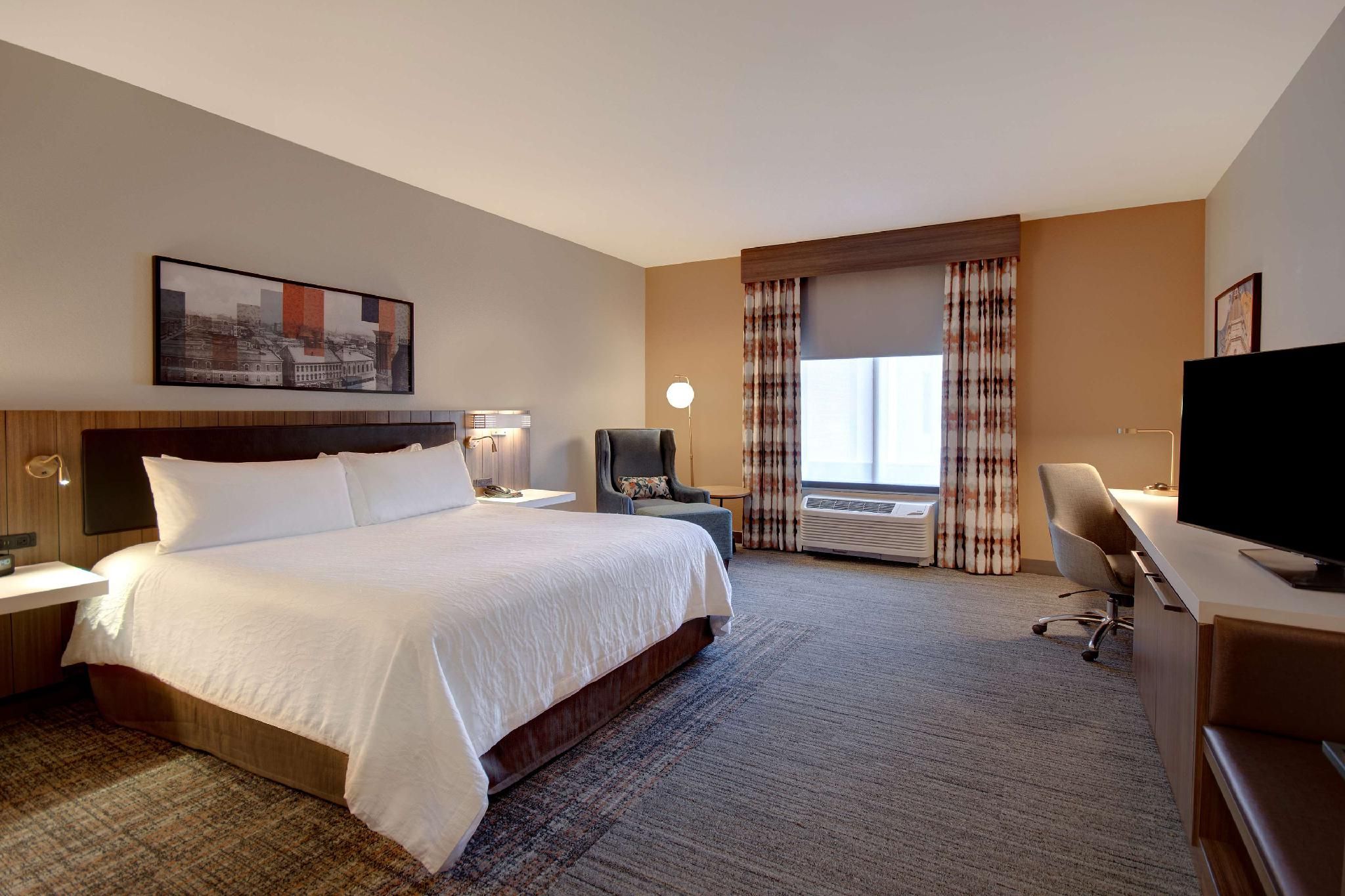 1 King Bed