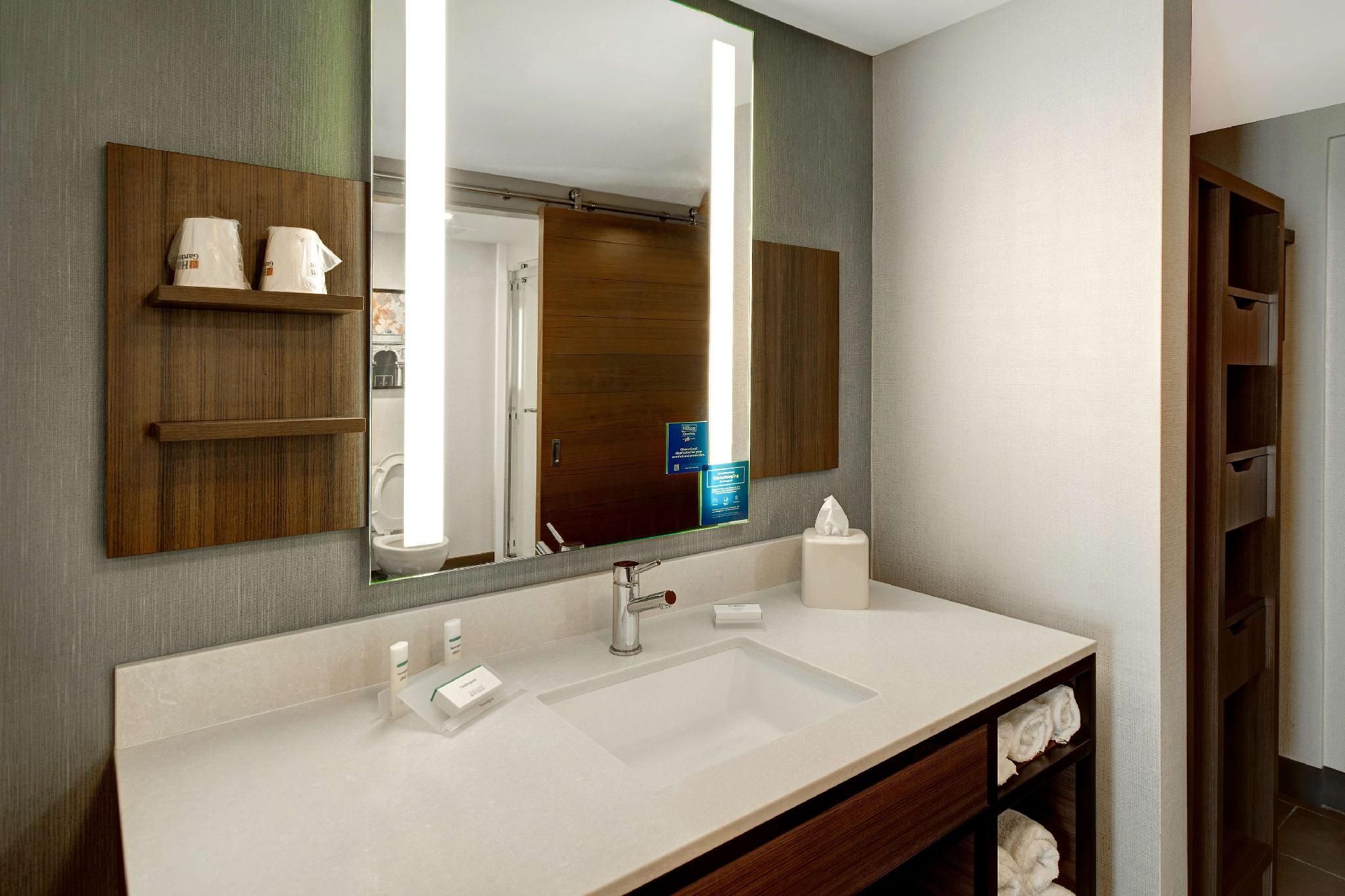 1 KING BED 1 BEDROOM SUITE NONSMOKING