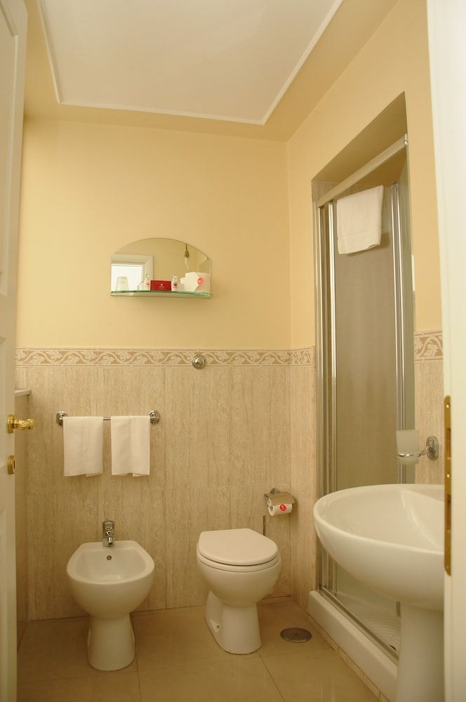 Hotel Art Resort Galleria Umberto Superior Triple Room 5