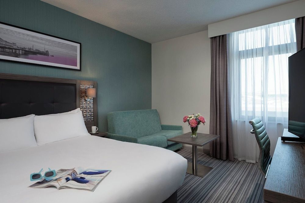 Leonardo Hotel Brighton Standard Double and Sofa Room 2