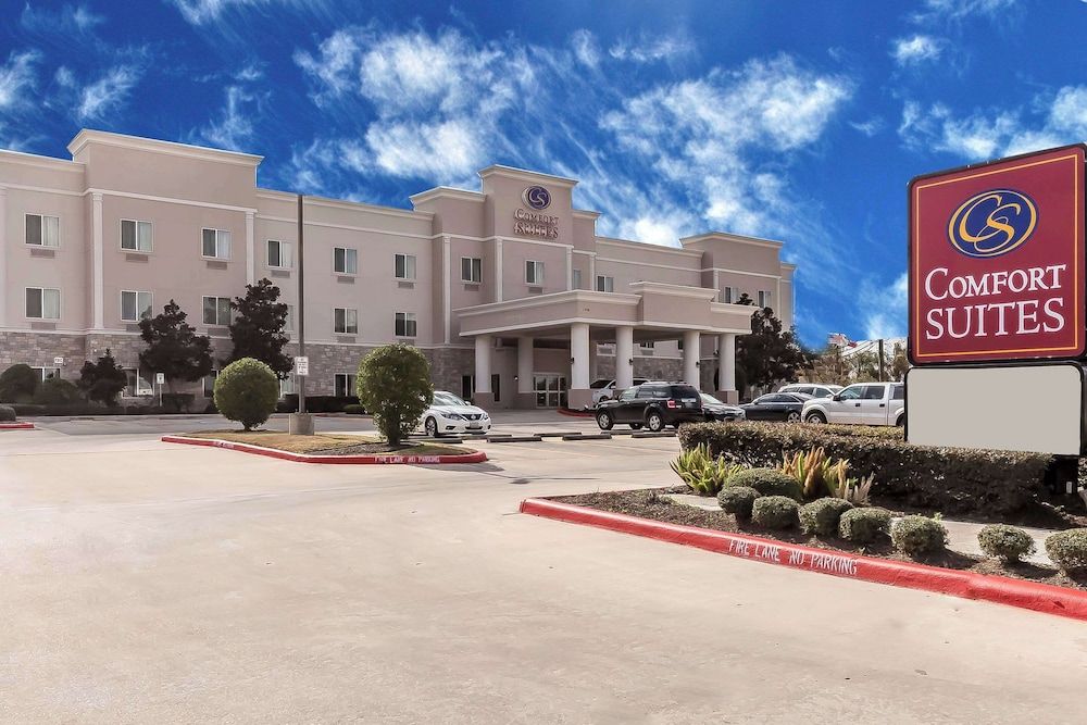 undefined Comfort Suites Houston IAH Airport - Beltway 8 4