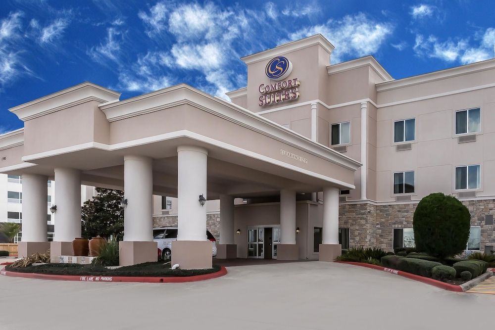 undefined Comfort Suites Houston IAH Airport - Beltway 8 5