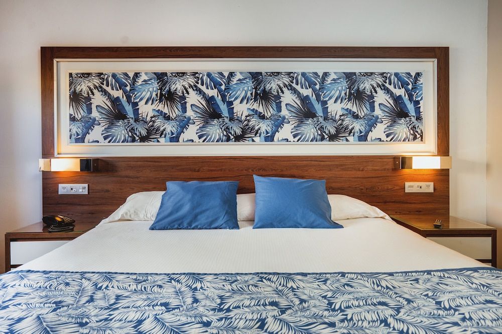 Double Room (Riu Party, M)