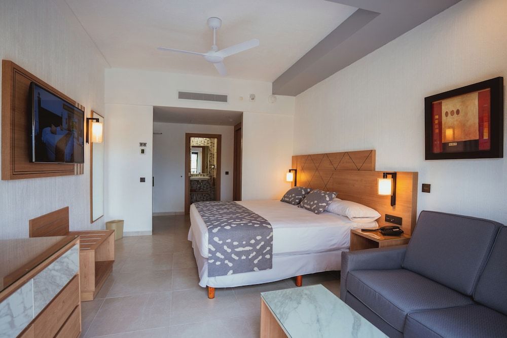 Double Room, Partial Ocean View (M)