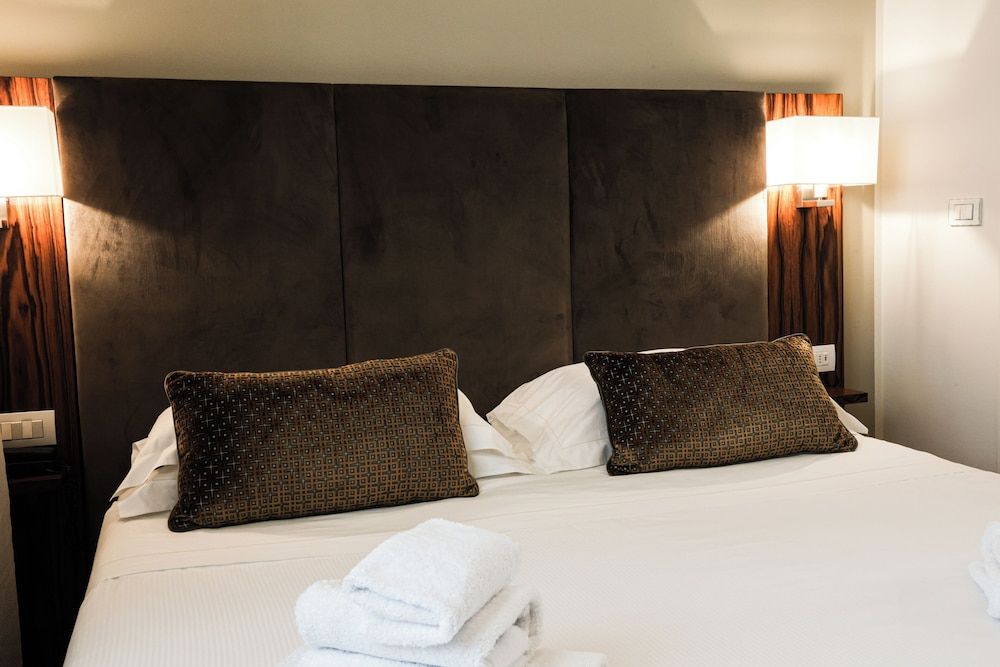 Hotel Embassy Classic Double Room 4