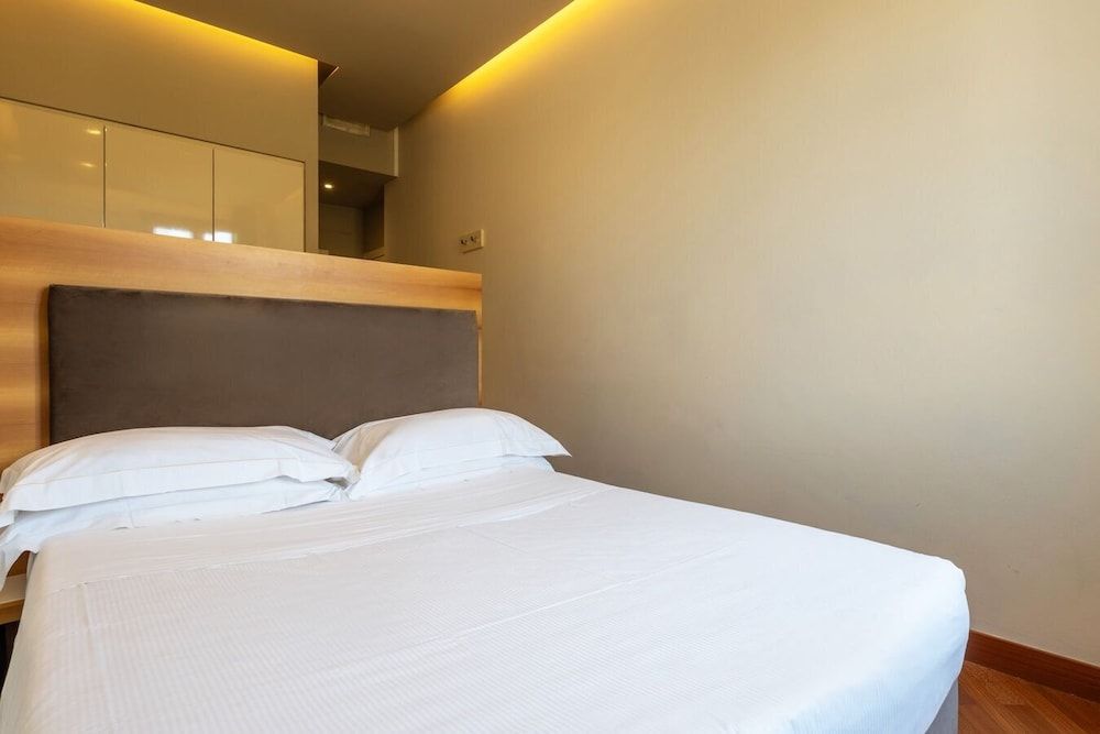 Hotel Embassy Double Room with French bed 2