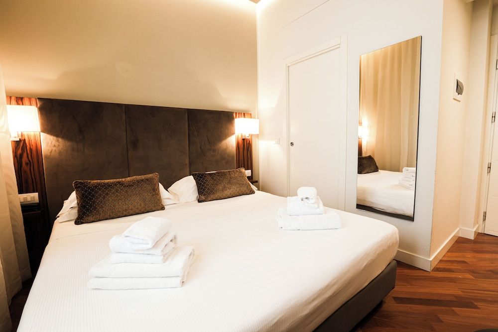 Hotel Embassy Classic Double Room 5