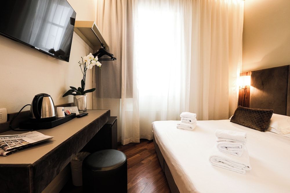 Hotel Embassy Classic Double Room 8