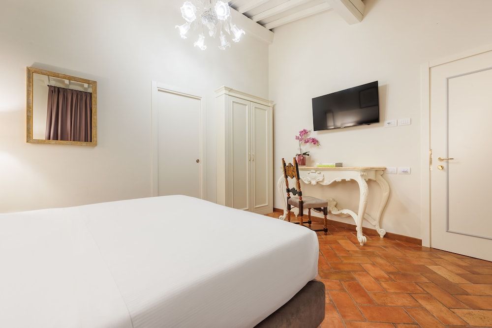 Hotel Embassy Classic Double Room