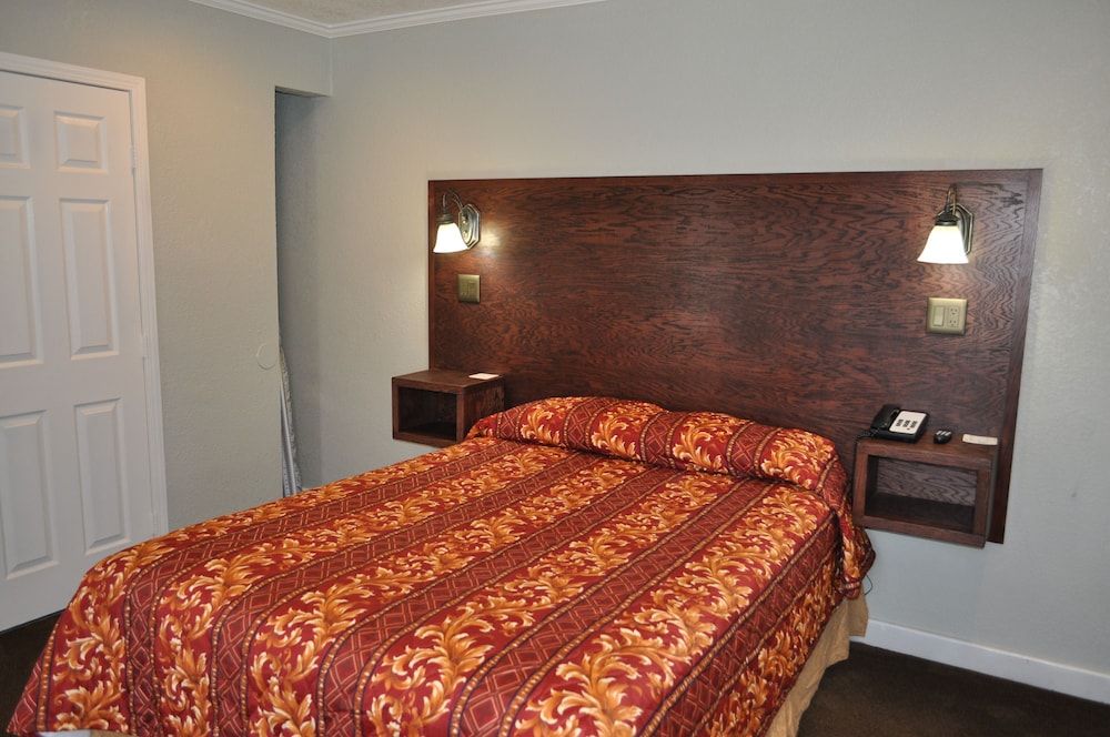 Santa Cruz Inn Riverside Room, 1 Queen Bed, Non Smoking 2