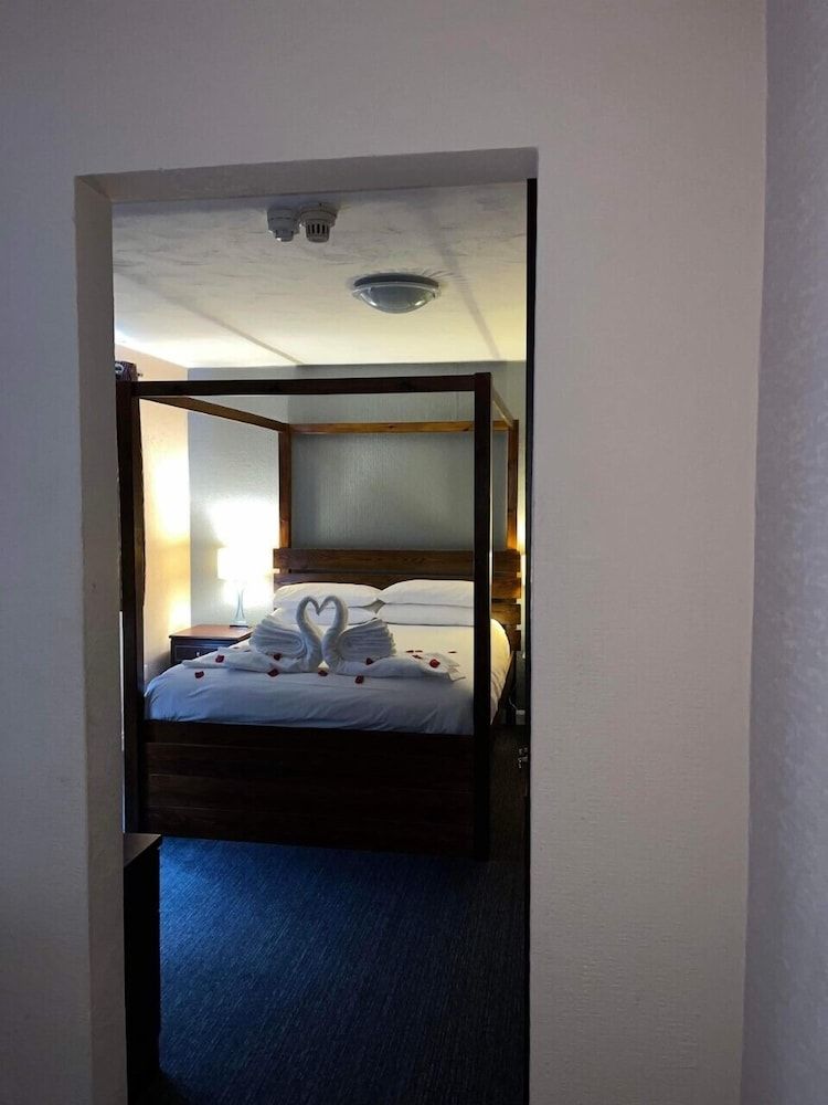 Springfield Hotel and Restaurant Executive Room (Four Poster) 3