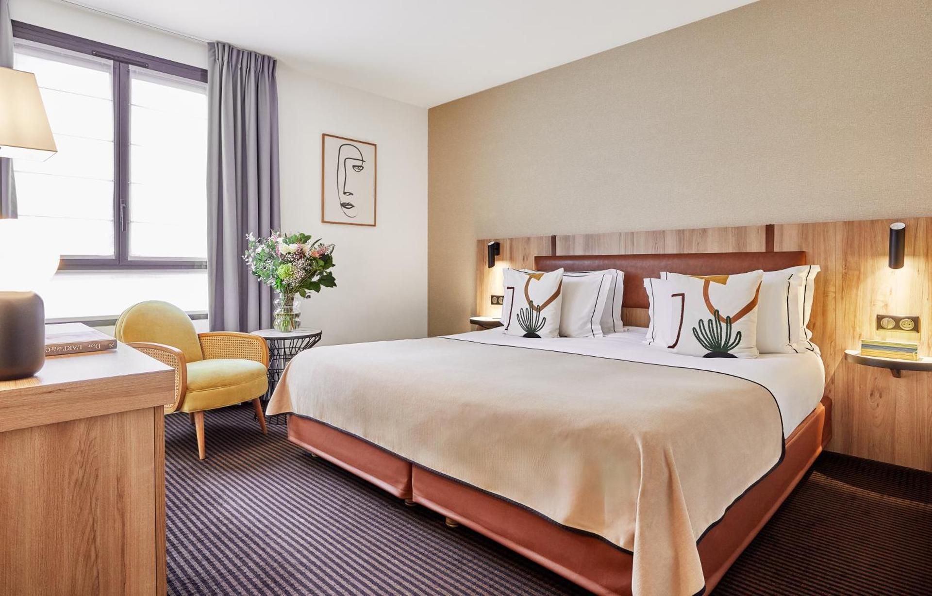 undefined Plaza Tour Eiffel Hotel 8