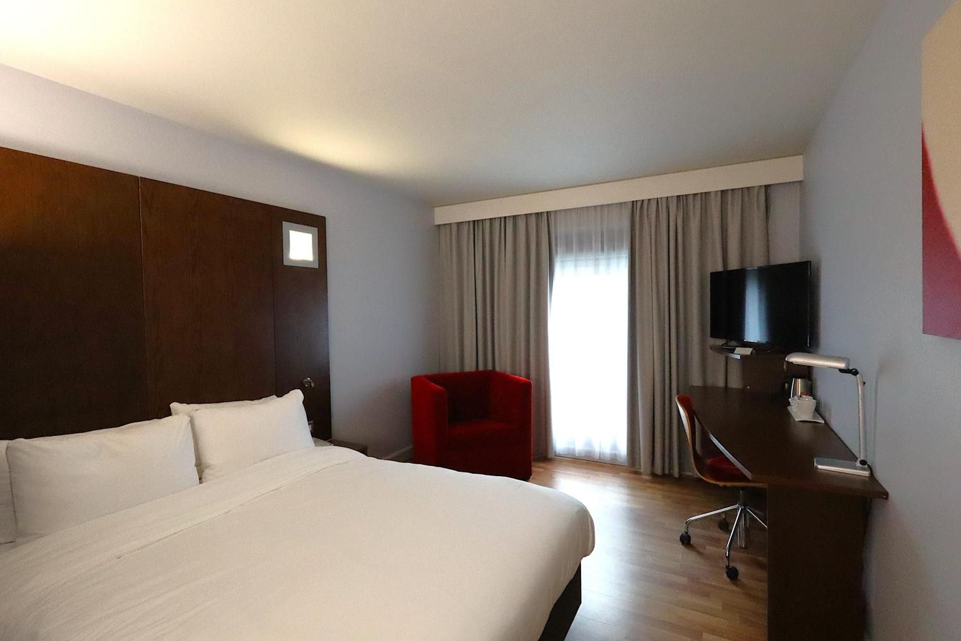 Park Inn by Radisson Birmingham Walsall M6 J9 Standard 2