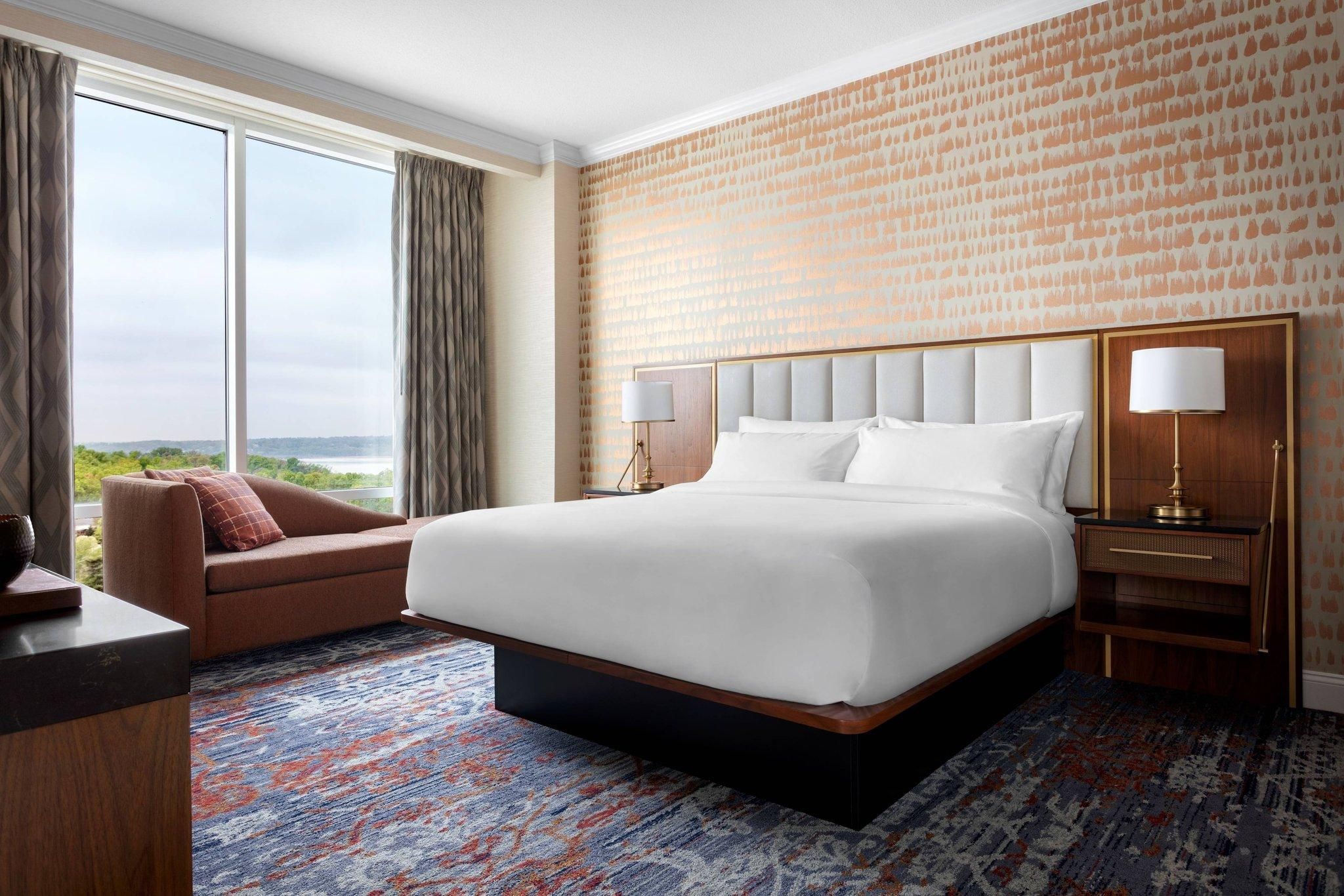 1 Bedroom Executive Suite, 1 King, Sofa bed