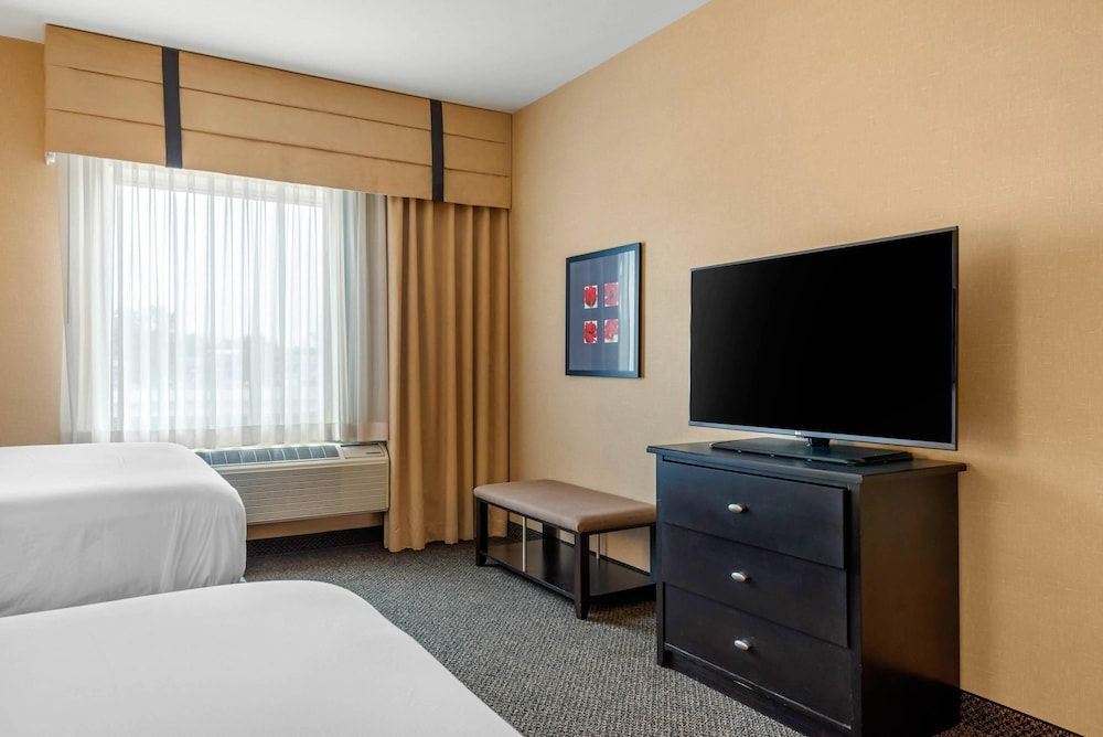 Suite, Multiple Beds, Accessible, Non Smoking