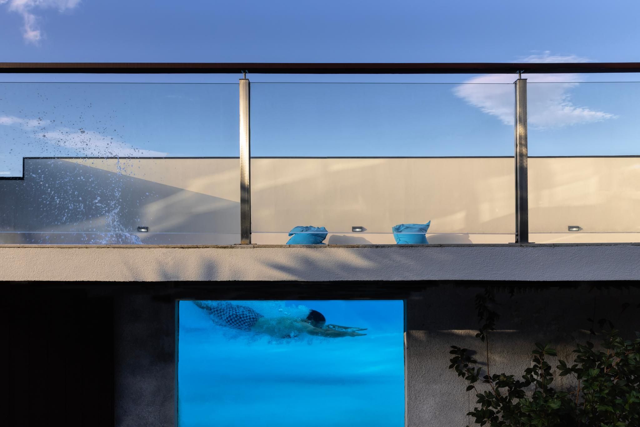 swimming pool [outdoor]