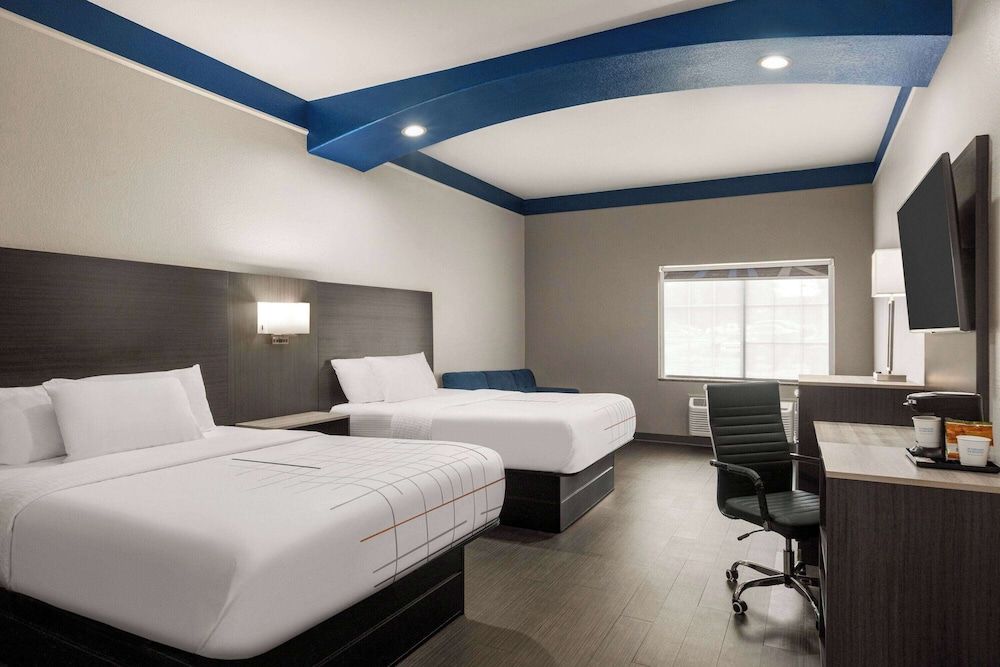 Deluxe Room, 2 Queen Beds, Accessible, Non Smoking (Roll-In Shower)
