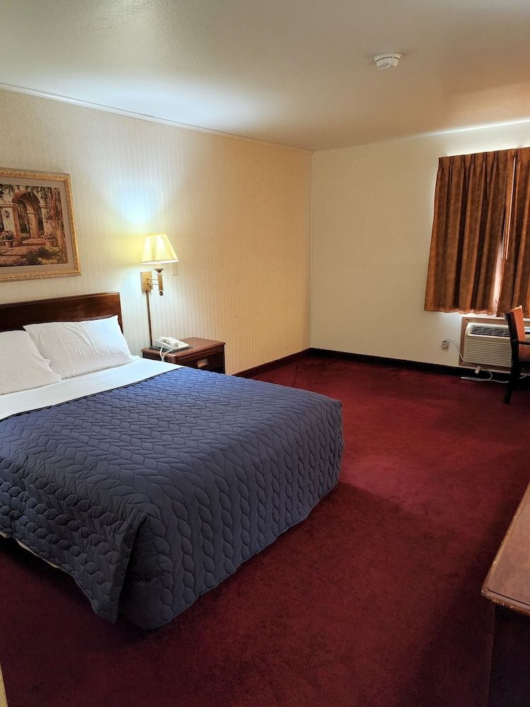 Family Budget Inn Bethany One Queen Bed non-smoking 2