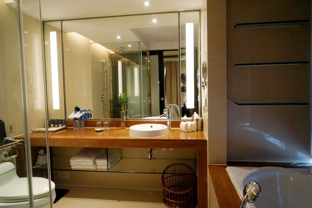 Suite, 1 King Bed, City View