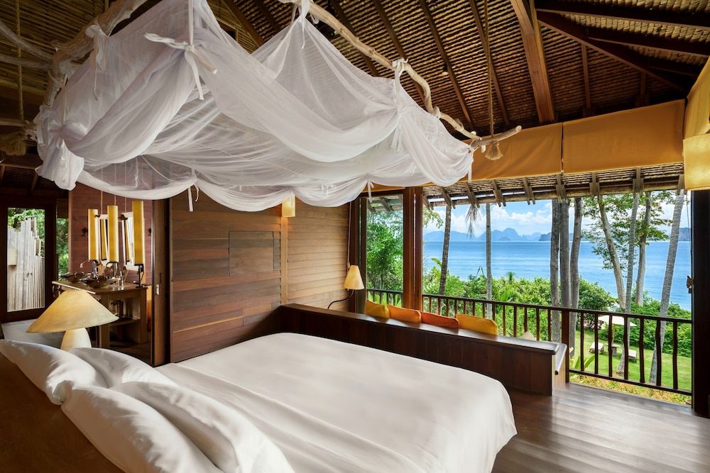 Beachfront Pool Villa Suite