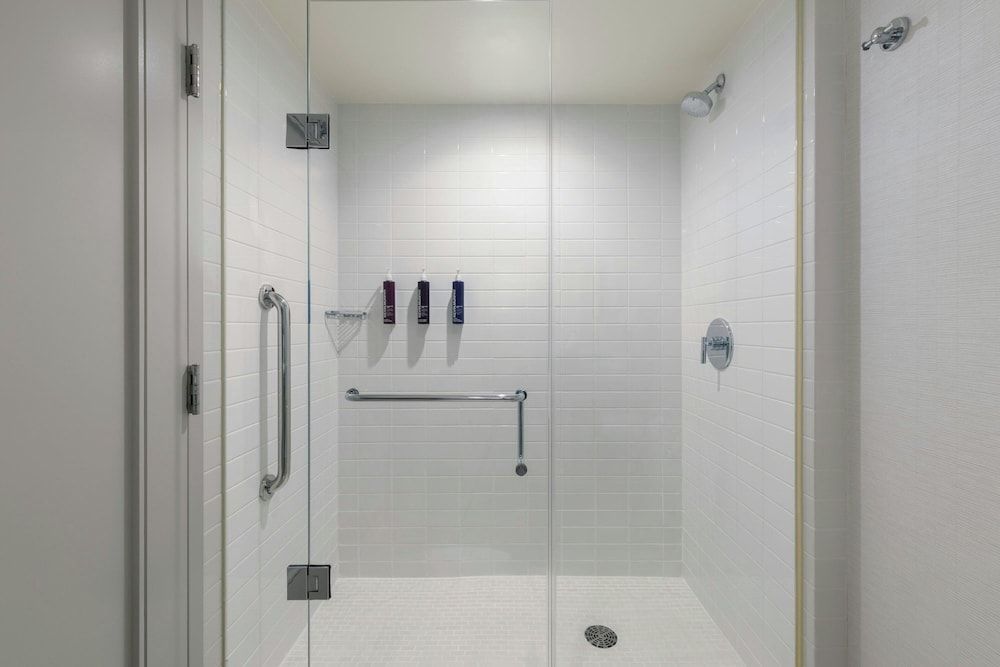 Renaissance® Boston Seaport District Room, 2 Queen Beds (Hearing Accessible) 3