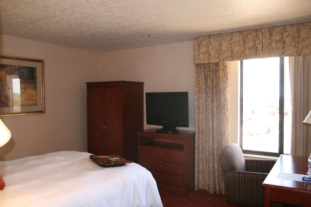 One queen bed non smoking