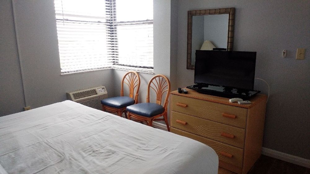 One Bedroom Apartment, Gulf View 401