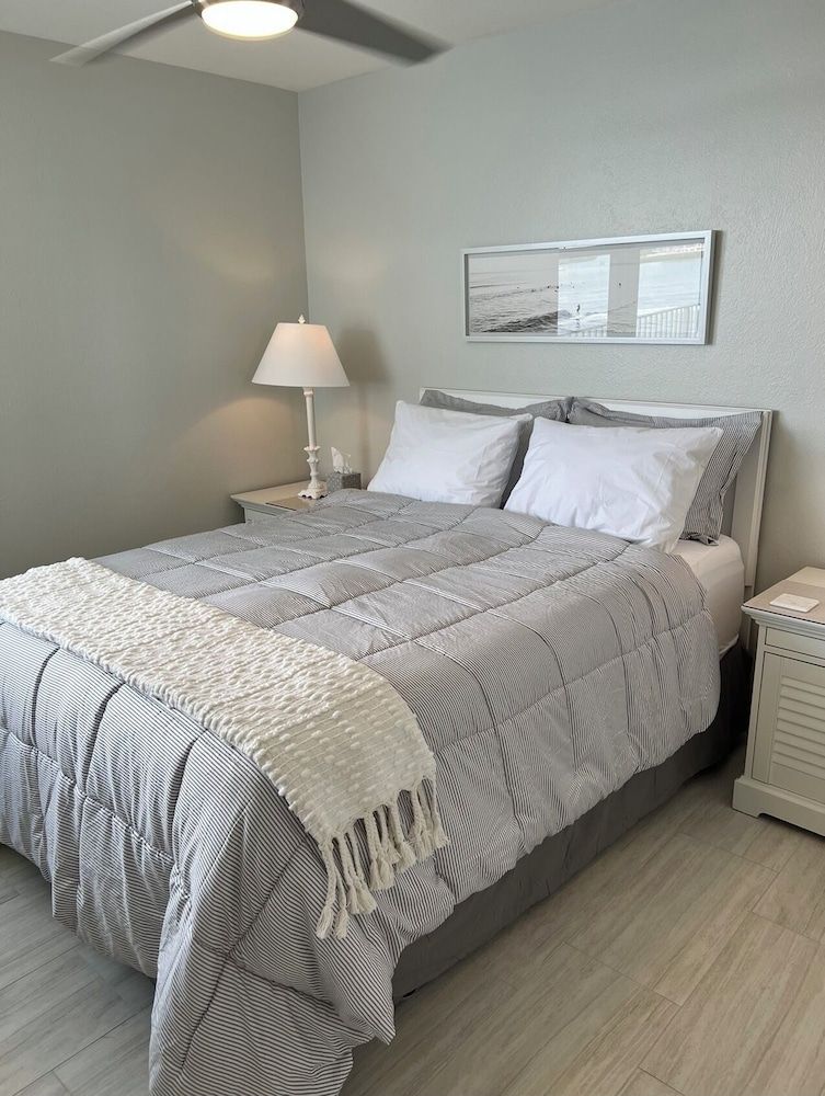 One Bedroom Apartment, Bay view 504