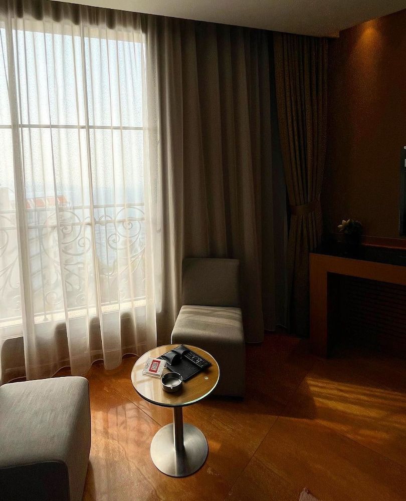 Monte Cassino Boutique Hotel Luxury Room, 1 King Bed, Partial Sea View 7