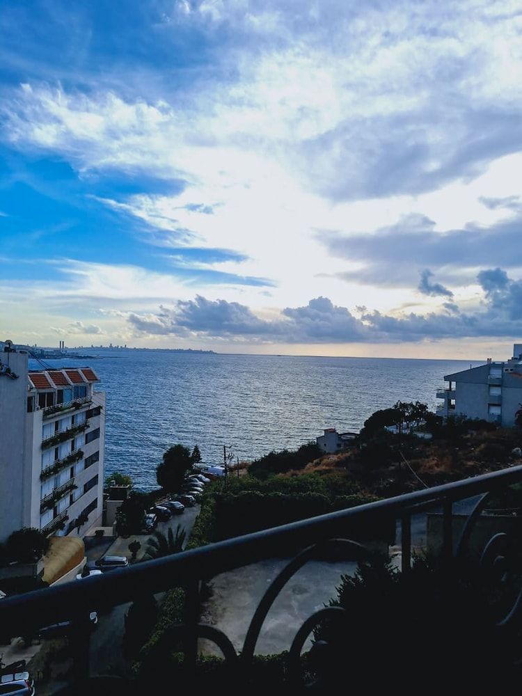 Monte Cassino Boutique Hotel Executive Room, 1 King Bed, Partial Ocean View 3