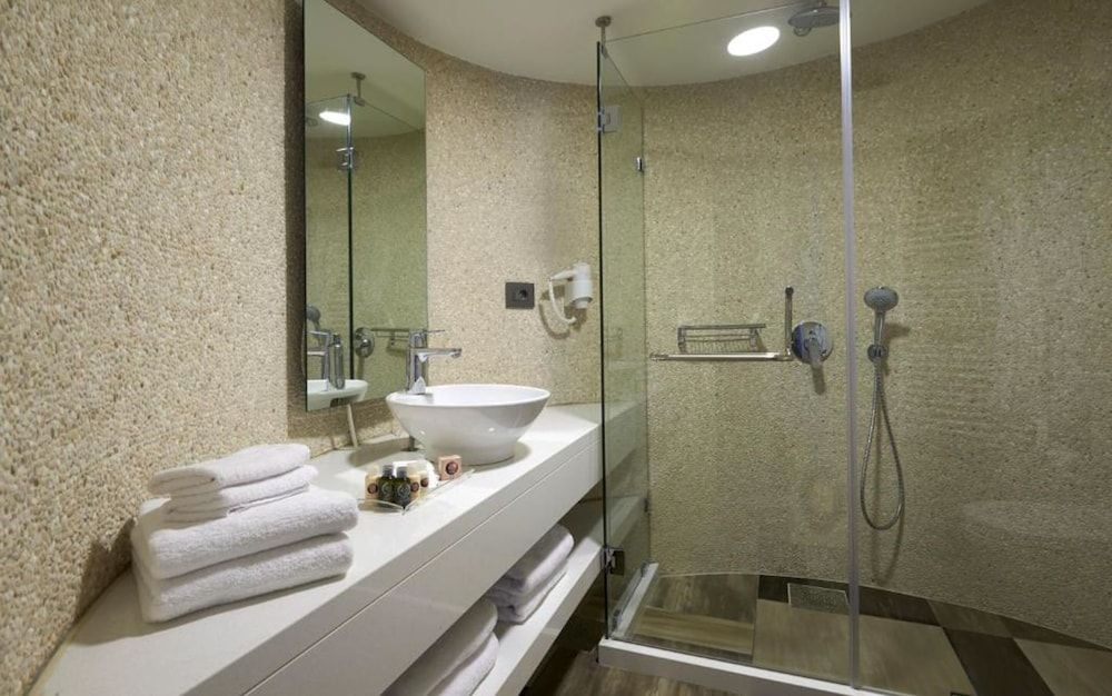 Monte Cassino Boutique Hotel Executive Penthouse, 2 Bedrooms, Hot Tub, Sea View 3