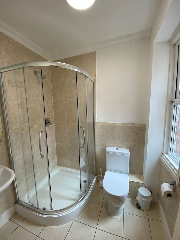 Buckingham Hotel Standard Twin Room 18