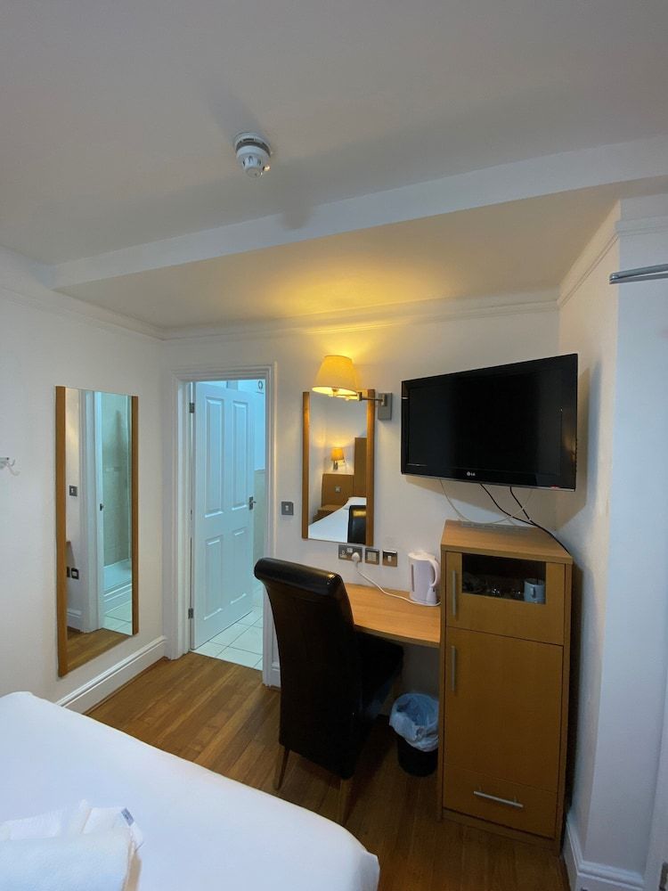 Buckingham Hotel Standard Double Room 24